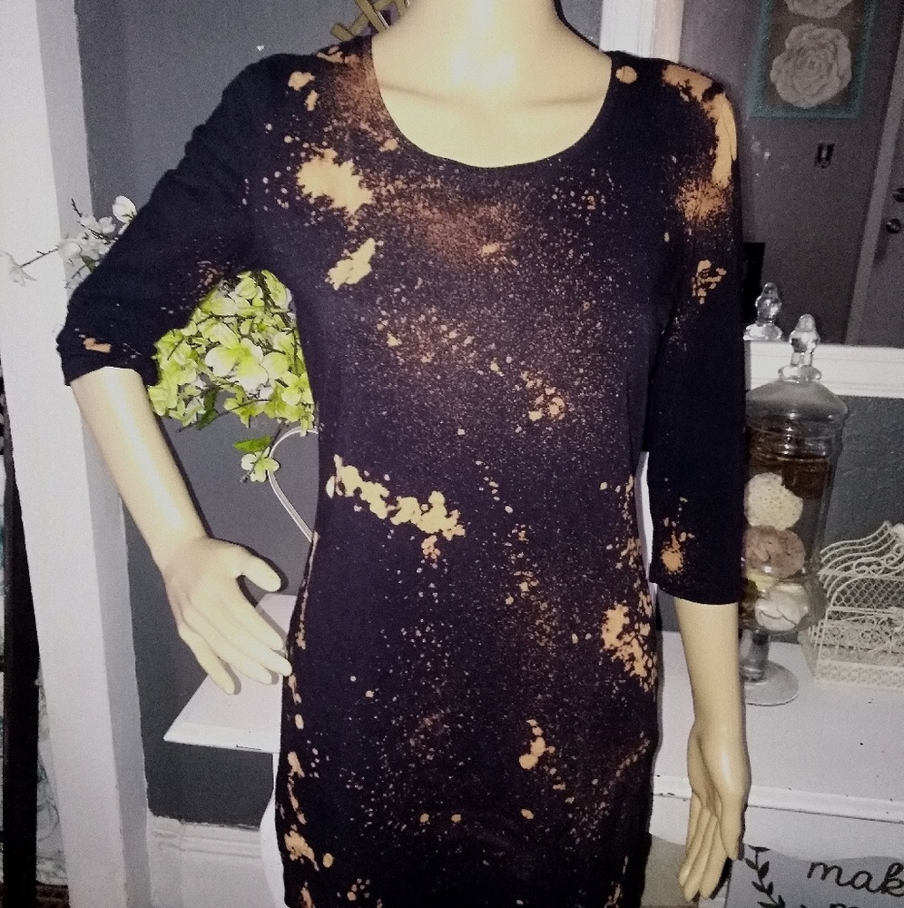 Women's Forever 21 splattered black T-shirt size s